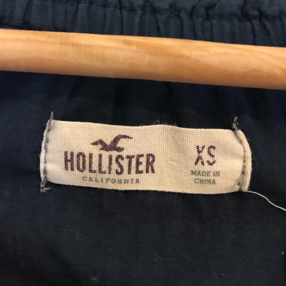 Hollister Ruffle Top - Picture 2 of 2